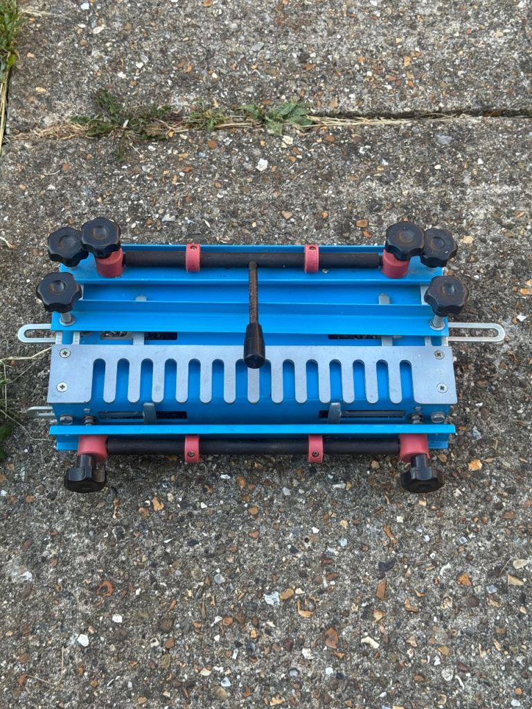Silverline Dovetail Jig – Good Condition, Blue