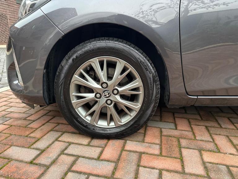 2017 Toyota Yaris 1.5 VVT-h Icon E-CVT Euro 6 (s/s) 5dr HATCHBACK Petrol/Electric Hybrid Automatic