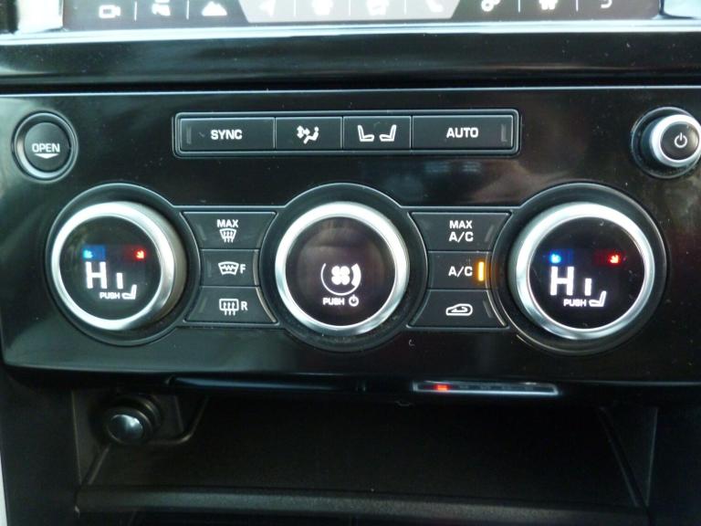 2017 Land Rover Discovery 3.0 TD V6 HSE Auto 4WD Euro 6 (s/s) 5dr ESTATE Diesel Automatic