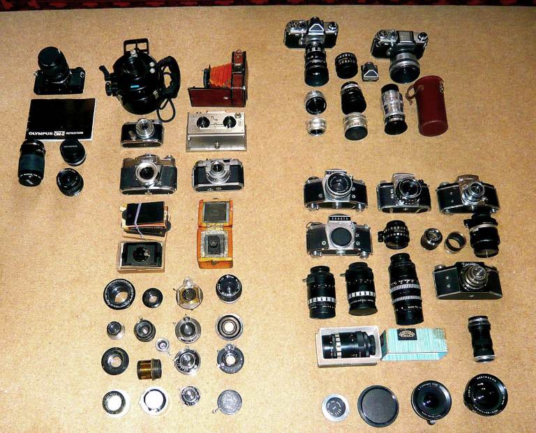 For sale as one job lot, a large collection of vintage/collectable cameras, lenses and accessories