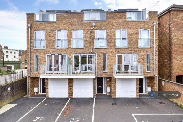 1 bedroom in The Terrace, Rochester, ME1 (#2786951)