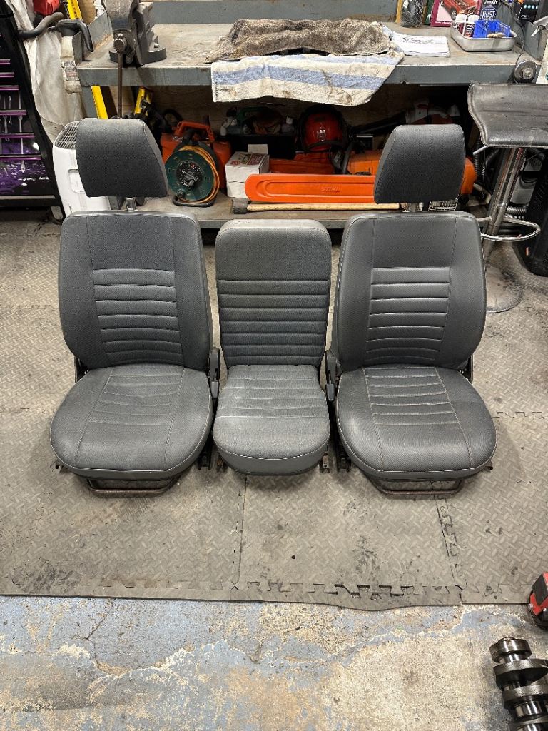 Land Rover Defender seats 