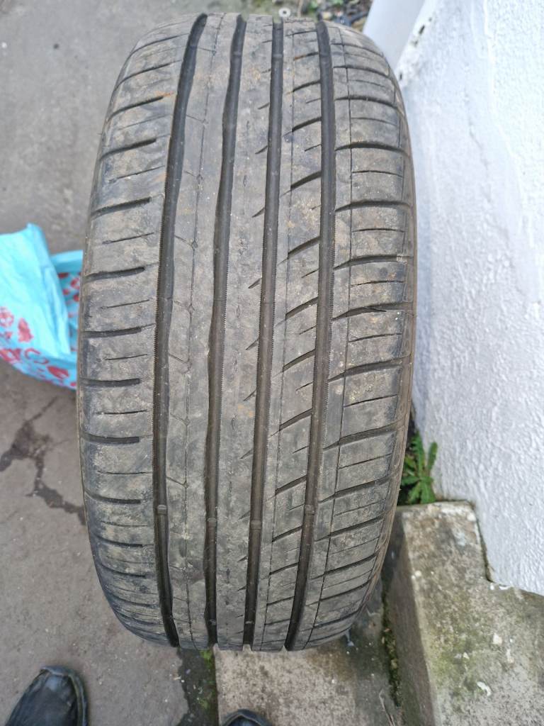 215 55 17 tyre good tread 