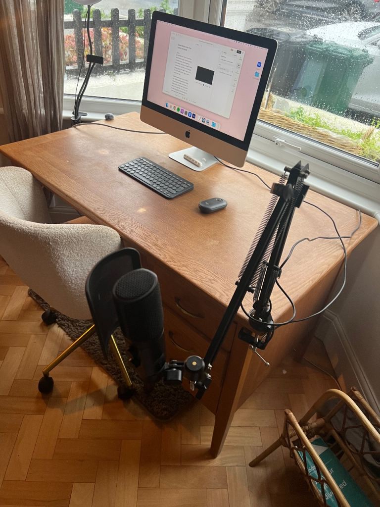 Gorgeous, spacious desk