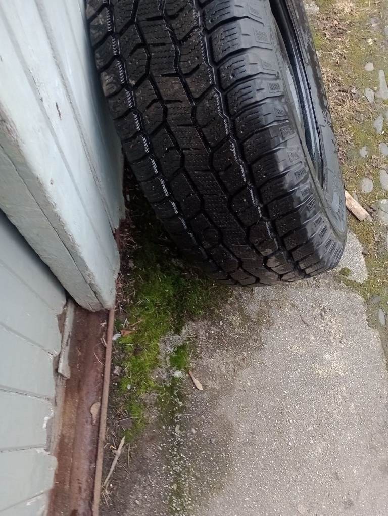 265/75/17 Discoverer Snow Claw Tyres on 6X139.7 bolt pattern steel rims