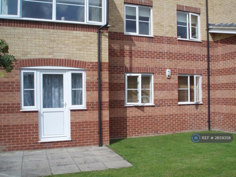 2 bedroom flat in Princes Gate, High Wycombe, HP13 (2 bed) (#2859358)