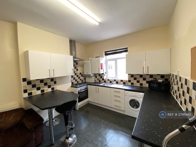 3 bedroom flat in Spring Road, Birmingham, B15 (3 bed) (#2741940)