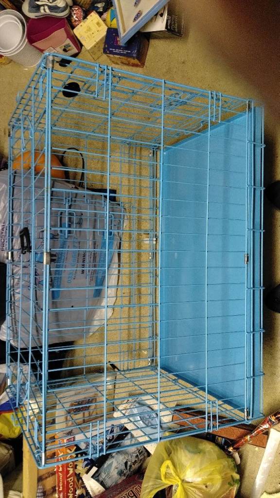 Medium blue dog crate