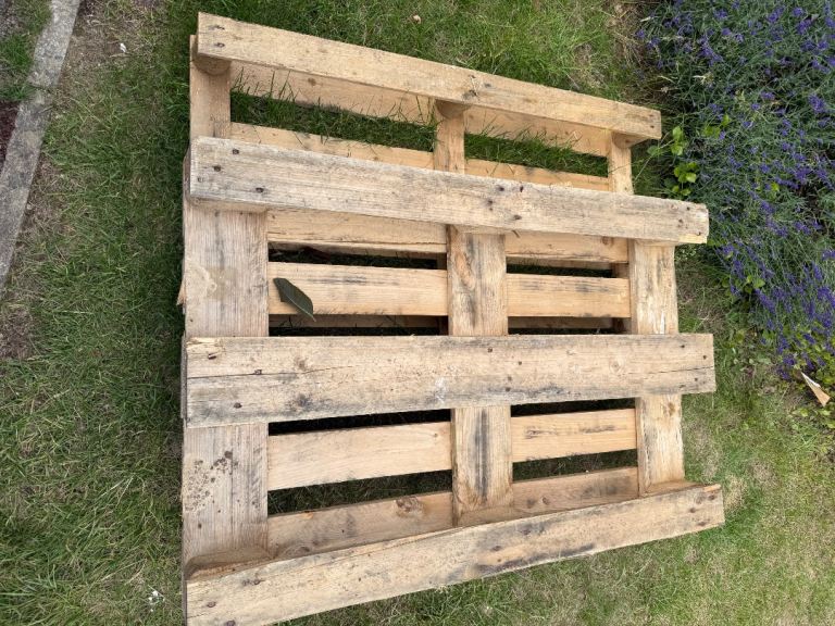 Pallets & crates