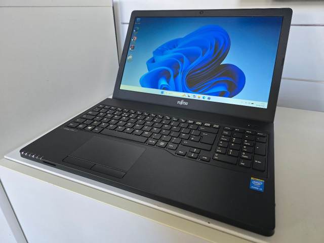 Fujitsu Lifebook A555 15inch laptop Intel i3, 8GB Ram, Win 11 | in