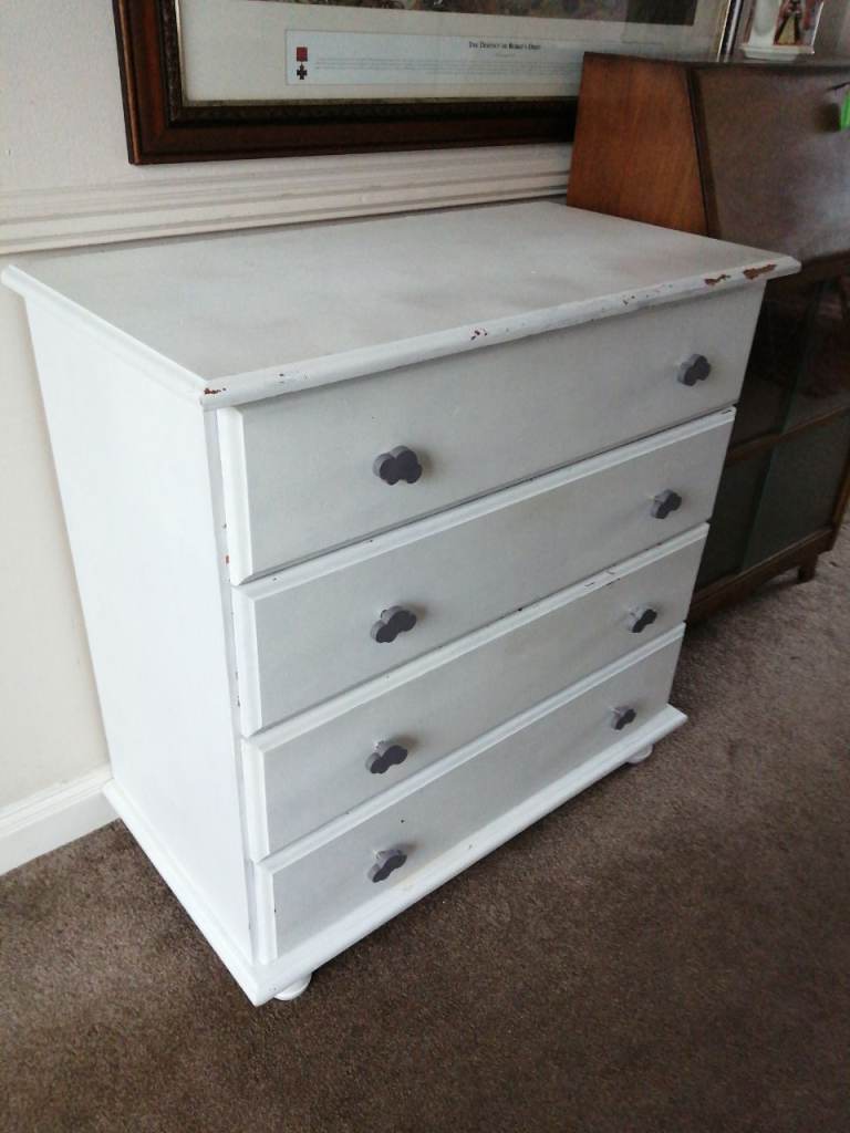 Chest of drawers 