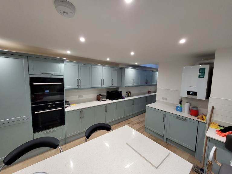 CLEAN ENSUITE ROOM IN WALTHAMSTOW, E17 9AT FOR £955pcm AVAILABLE NOW. (Professional ONLY)