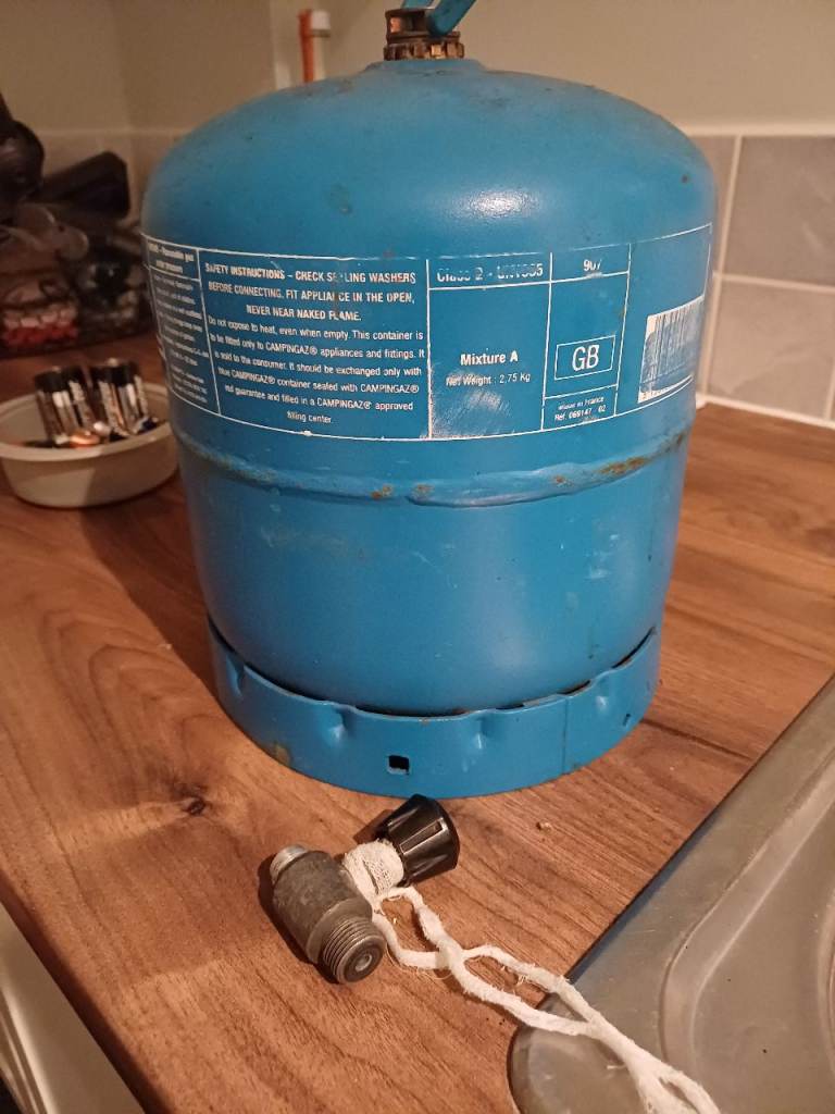 Camping gas 907 cylinder and gas
