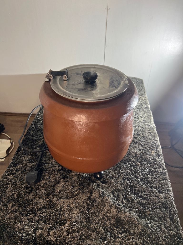 Vintage-style wax melter or soup kettle 