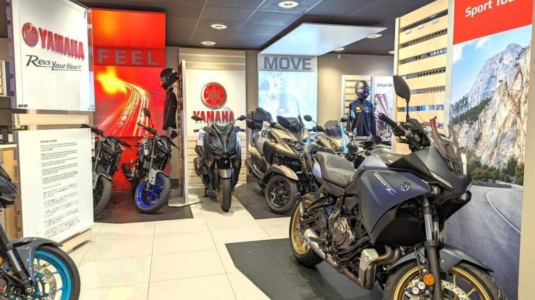 HONDA CB500 2024 - FSH - HUGGER - REAR GIVI RACK - PUIG SCREEN- TANK PAD 