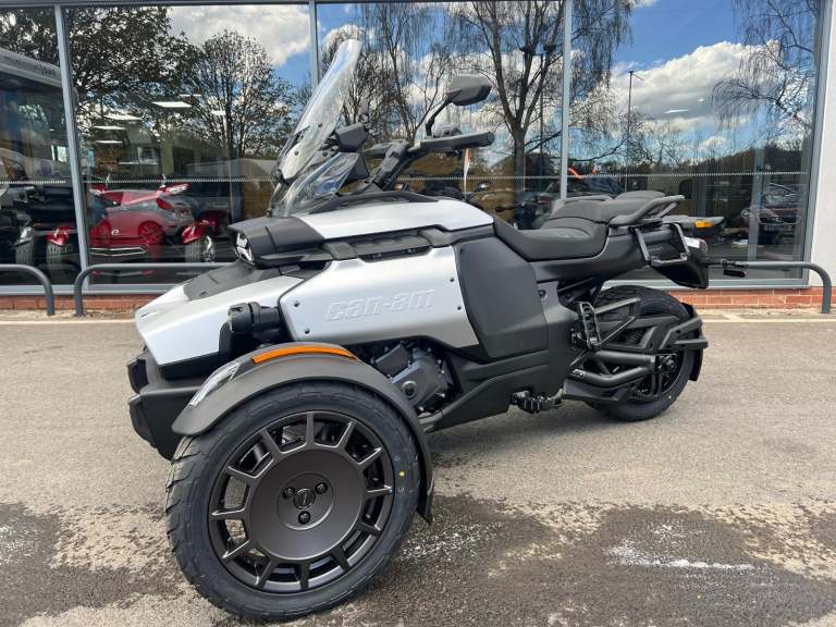 2025 Can-Am Canyon 1330cc 6 speed semi automatic Spyder trike