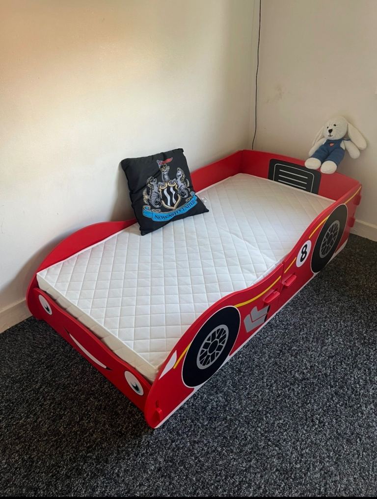 Toddlers car bed + mattress 