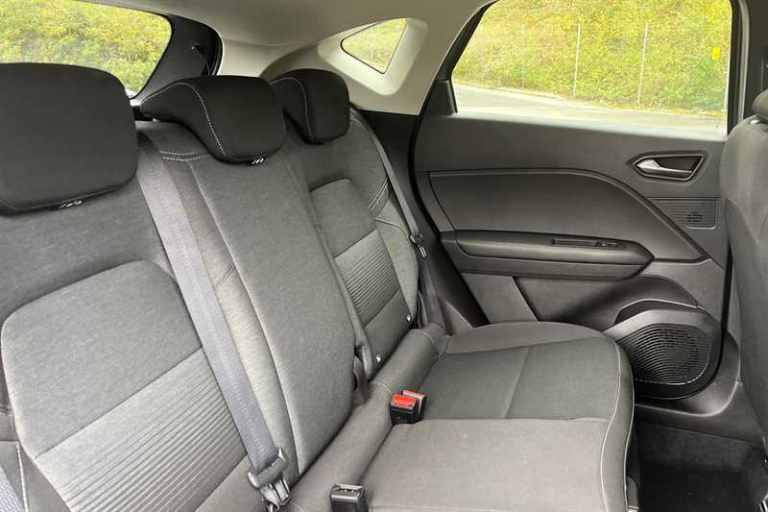 2021 Renault Captur 1.3 TCe (140 PS) Iconic 5 Door Petrol SUV Automatic SUV Petrol Automatic