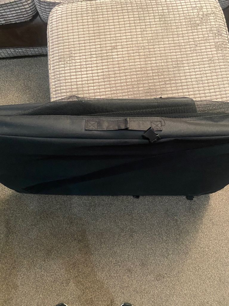 Travel pet crate 890 x 630 approximately 