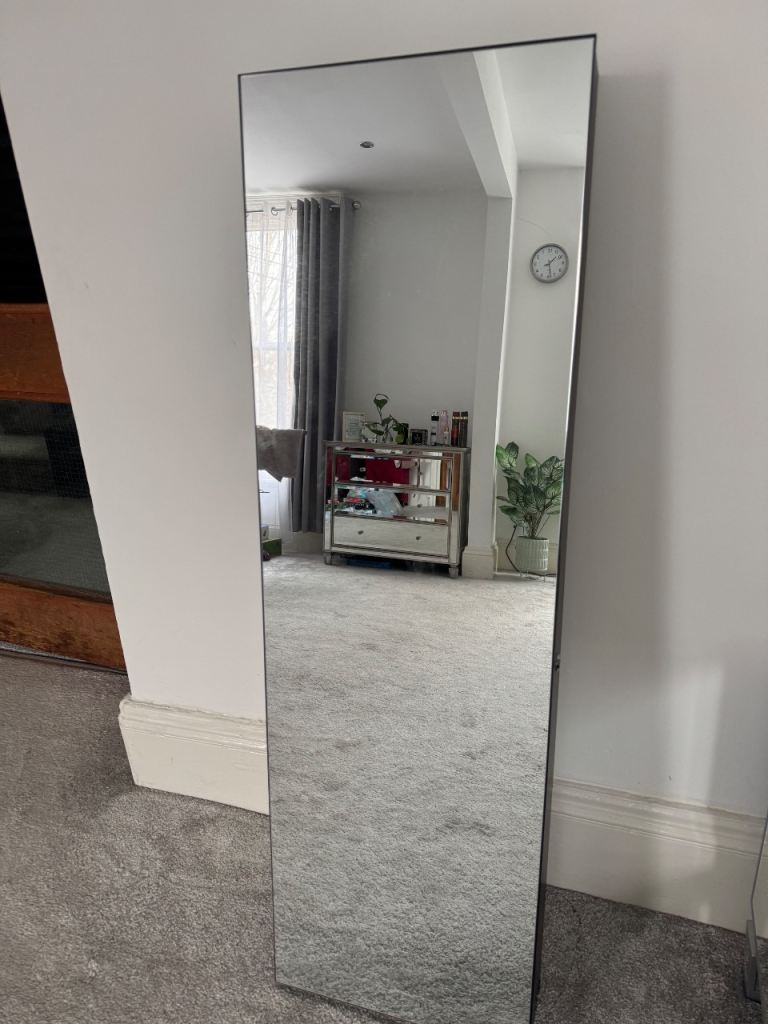 Jewellery cabinet with mirror 