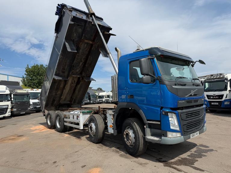 VOLVO FM 410 2015 (65) EURO 6, DAY CAB, 8X4 TIPPER, STEEL INSULATED BODY