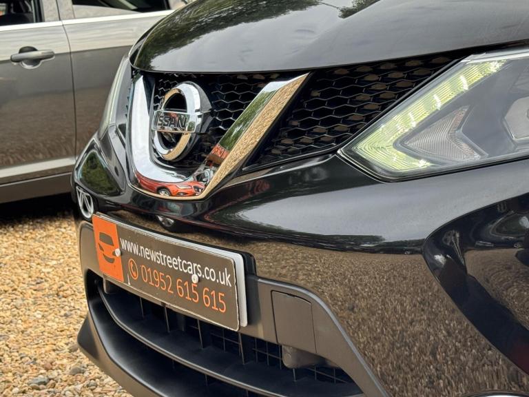 2015 Nissan Qashqai 1.6 DIG-T Tekna 2WD Euro 6 (s/s) 5dr HATCHBACK Petrol Manual