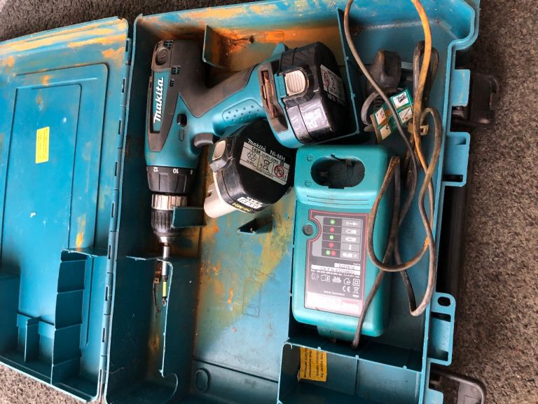 Makita 14.4 v drill/ driver 