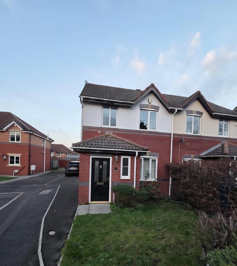 For rent 3 bedroom house in Wigan for £1000