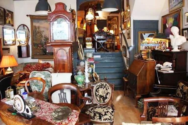 ANTIQUES & COLLECTABLES RETAILER FOR SALE