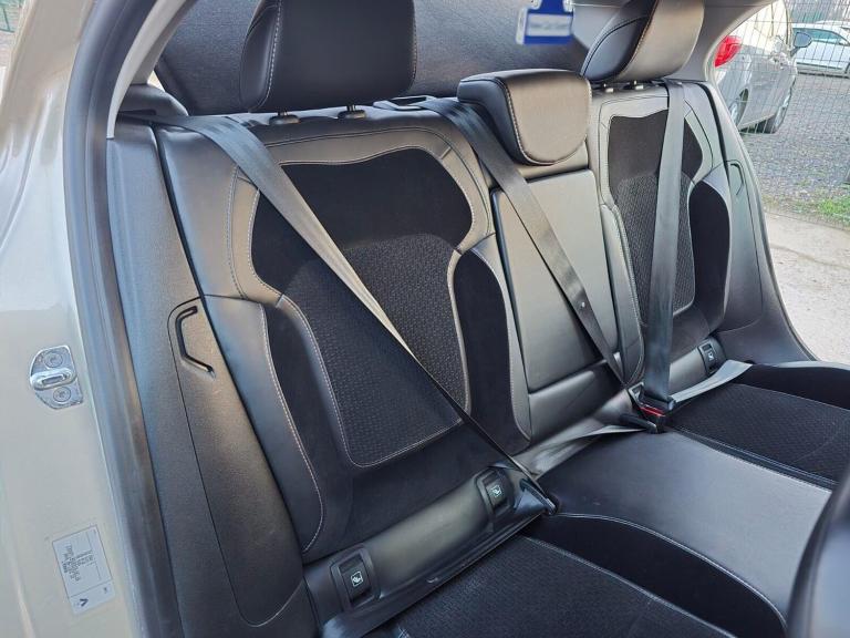 2016 Renault Megane 1.5 dCi Dynamique S Nav EDC Euro 6 5dr Hatchback Diesel Automatic