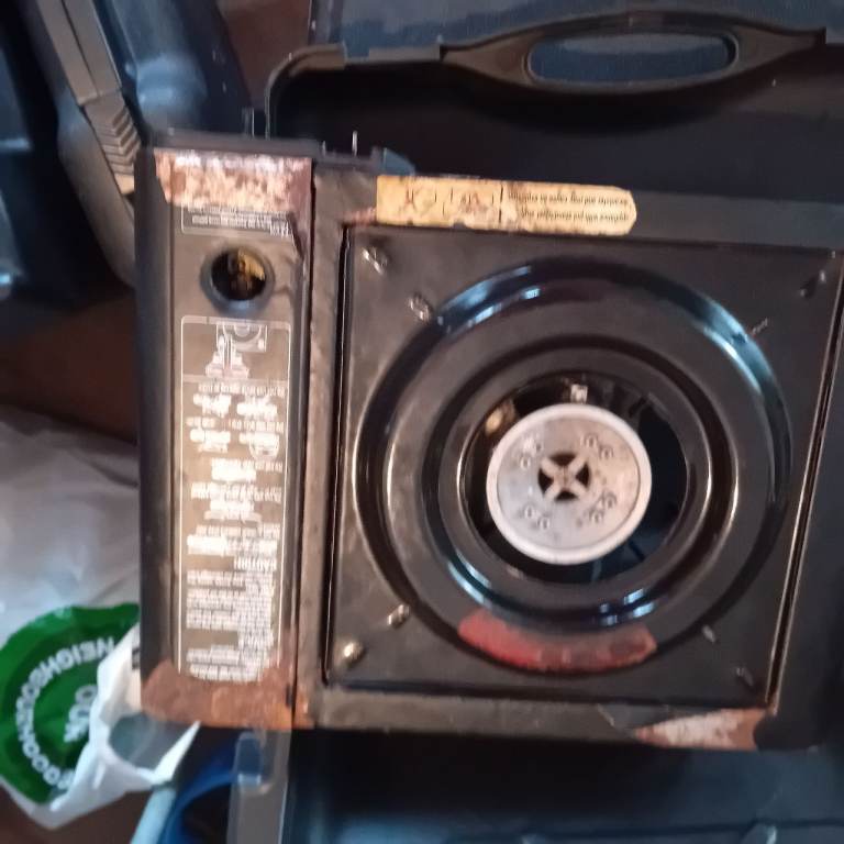 GAS COOKER RUNS ON SMALL GAS CANS 227GRAMS LAST LONG TIME IDEAL CAMPING OR OUT DOORS