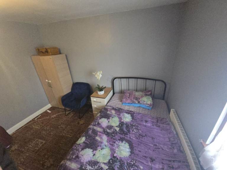 A double room to let