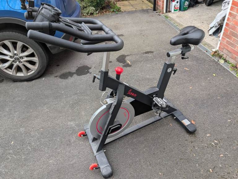 Sunny Health SF-B1805 Magnetic Exercise Bike + Wahoo Cadence Sensor