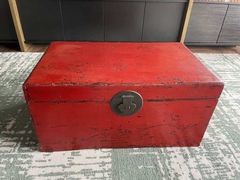 Chinese antique trunk / coffee table