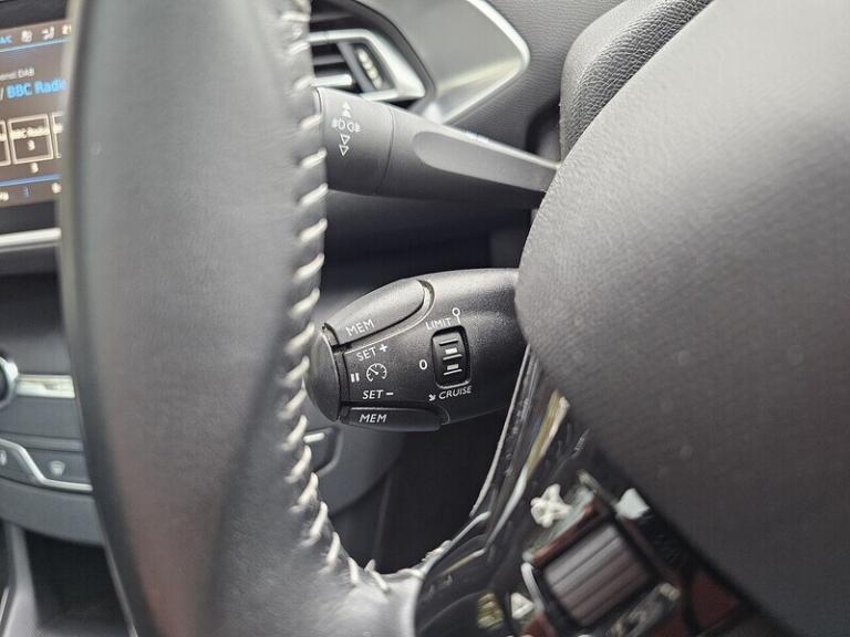 2019 Peugeot 308 SW PureTech Allure Estate Petrol Manual