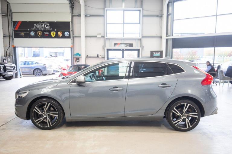 2019 Volvo V40 D2 [122] R DESIGN Edition 5dr Geartronic HATCHBACK DIESEL Automatic