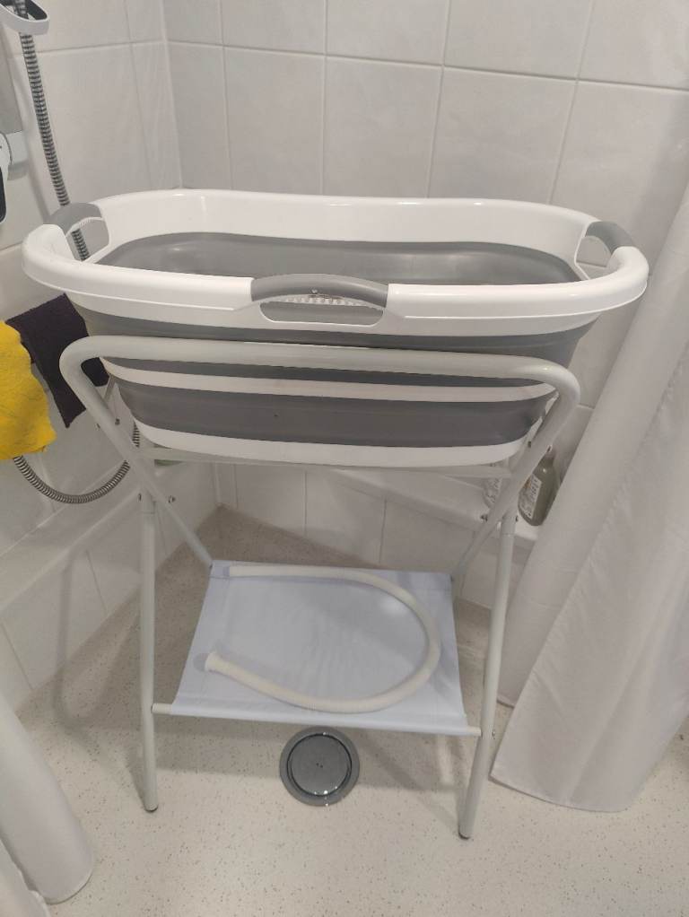 Pet bath with stand 