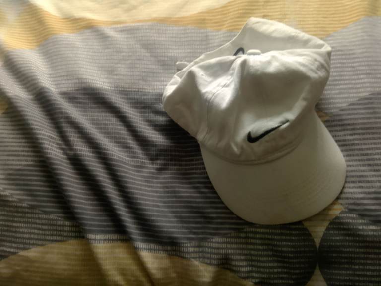 Very nice collectable nike heritage 86 adjustable white cap pretty good condition 