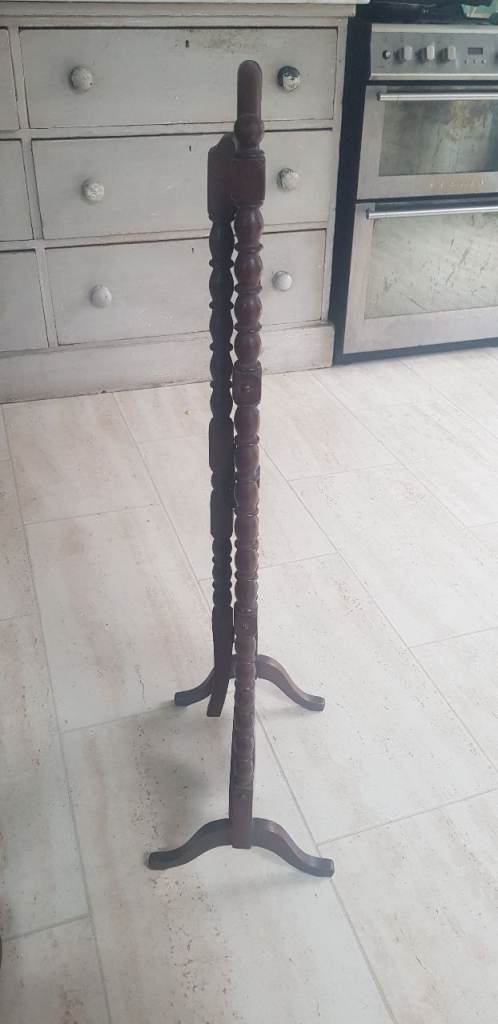Late Victorian/early Edwardian cake stand