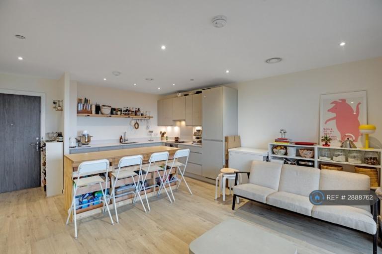 2 bedroom flat in Cargo House, London, E16 (2 bed) (#2888762)