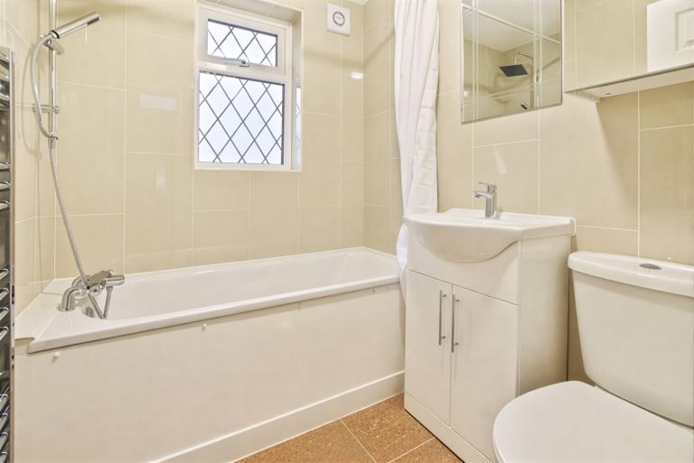 🔥 Zone 2 Stylish Townhouse N7 0EY | 4 Rooms Available | From £800 | Bills Included | Near Tube