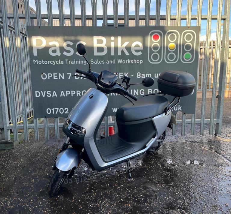 2023 SEGWAY E110S 50cc Automatic Electric Moped Scooter - 1364 Miles!