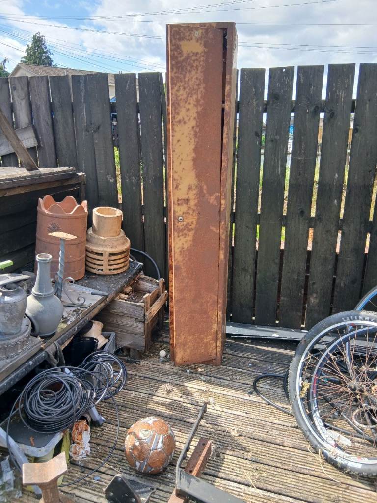 Metal locker