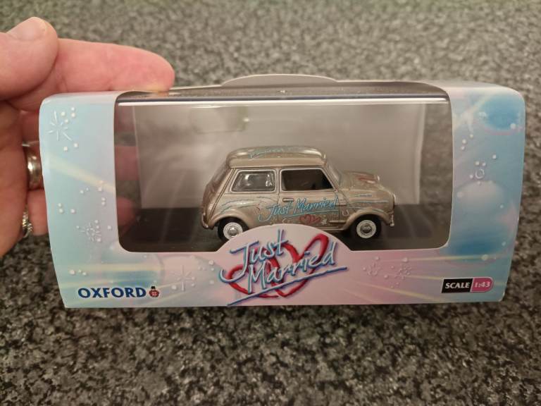 Oxford Diecast Mini Cooper 'Just Married' Model Car