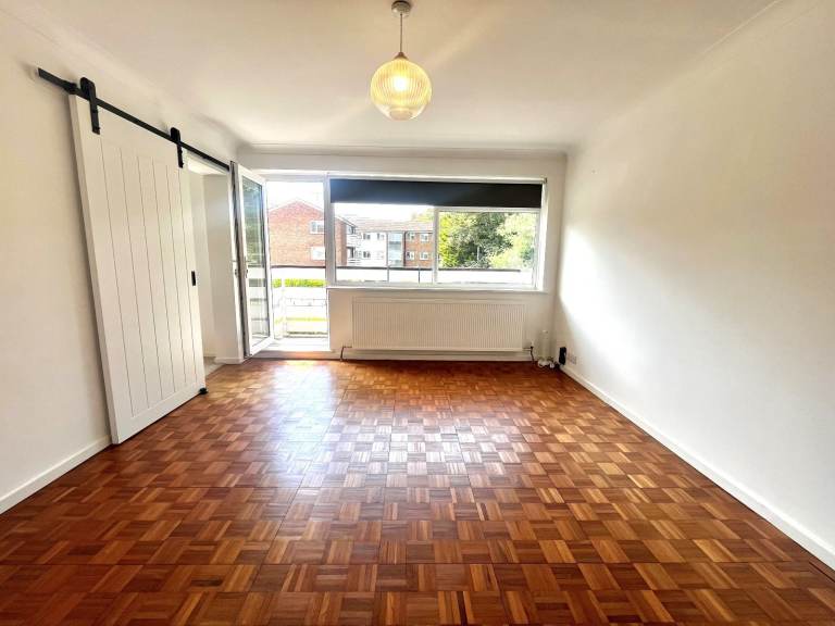 Stunning 2 Bed Flat, East Cliff, £1,350pm