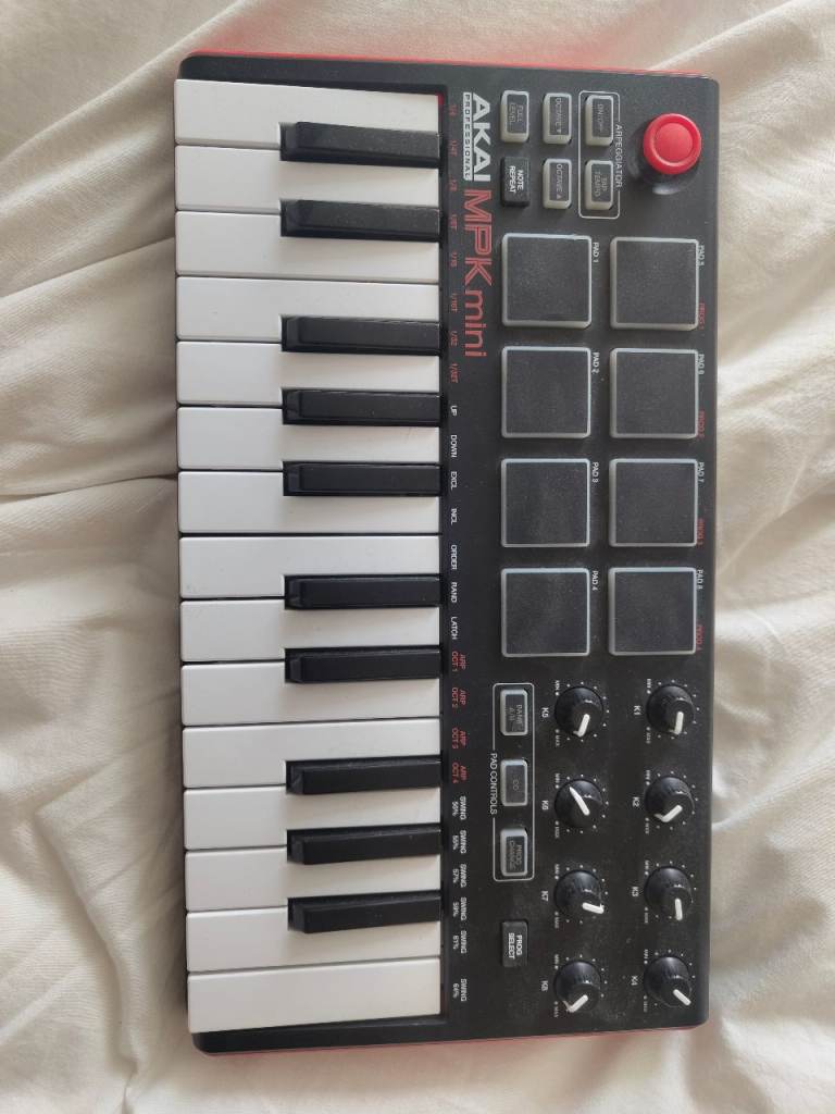 AKAI MPK Mini MIDI Keyboard – Great Condition