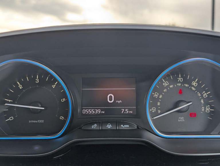 2017 Peugeot 2008 1.6 BlueHDi 100 Allure 5dr HATCHBACK DIESEL Manual