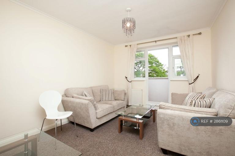 2 bedroom flat in Wilton Court, London, N10 (2 bed) (#2861109)