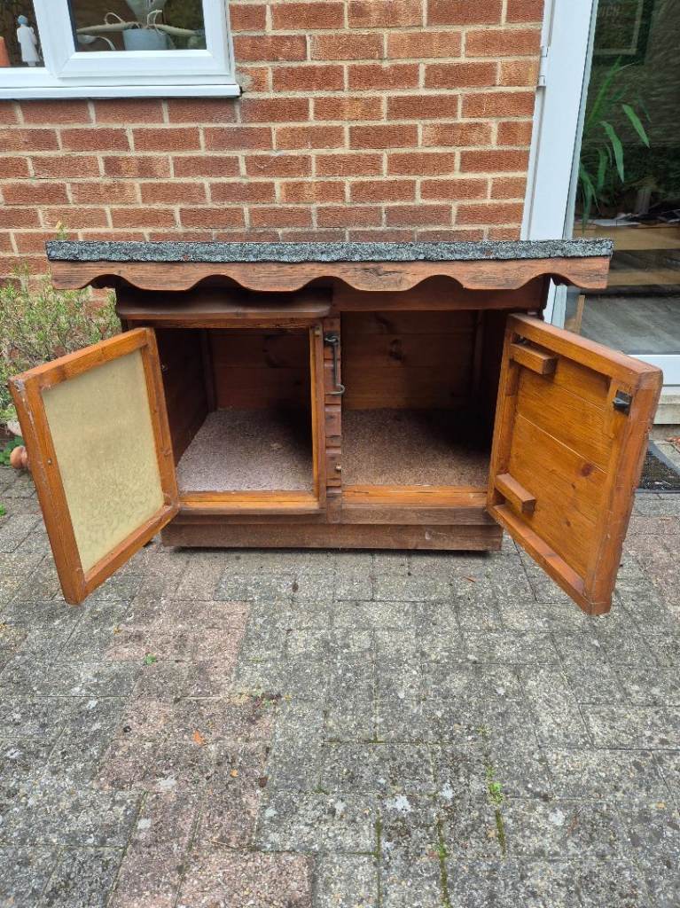Cat House - Outdoor Cat Shelter