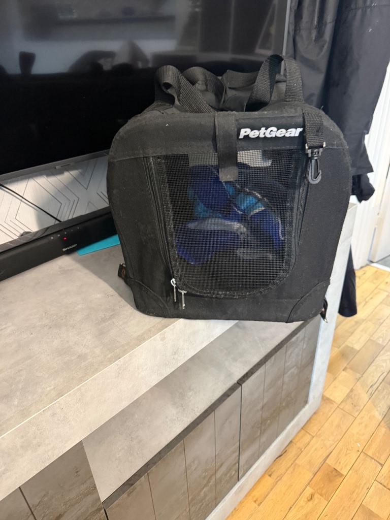 Pet carry case for dog/puppy/cat/kitten